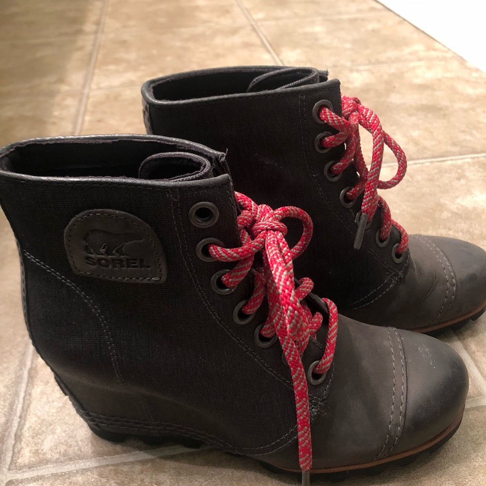 Sorel boots (wedge)